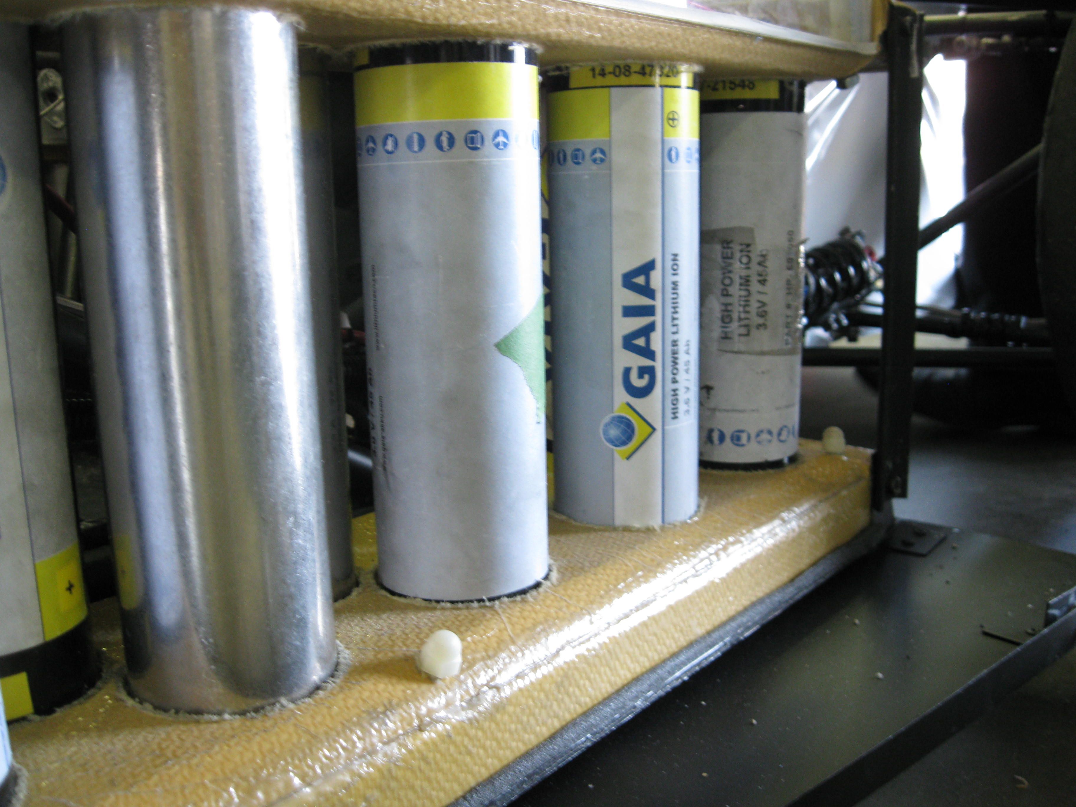 Manitoba battery using 10 Gaia LiCo large cylindrical cells